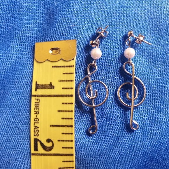 Cute earrings - treble clef music note - Picture 3 of 3